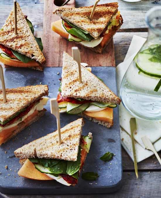 Mini club sandwich melon, chorizo et mozzarella